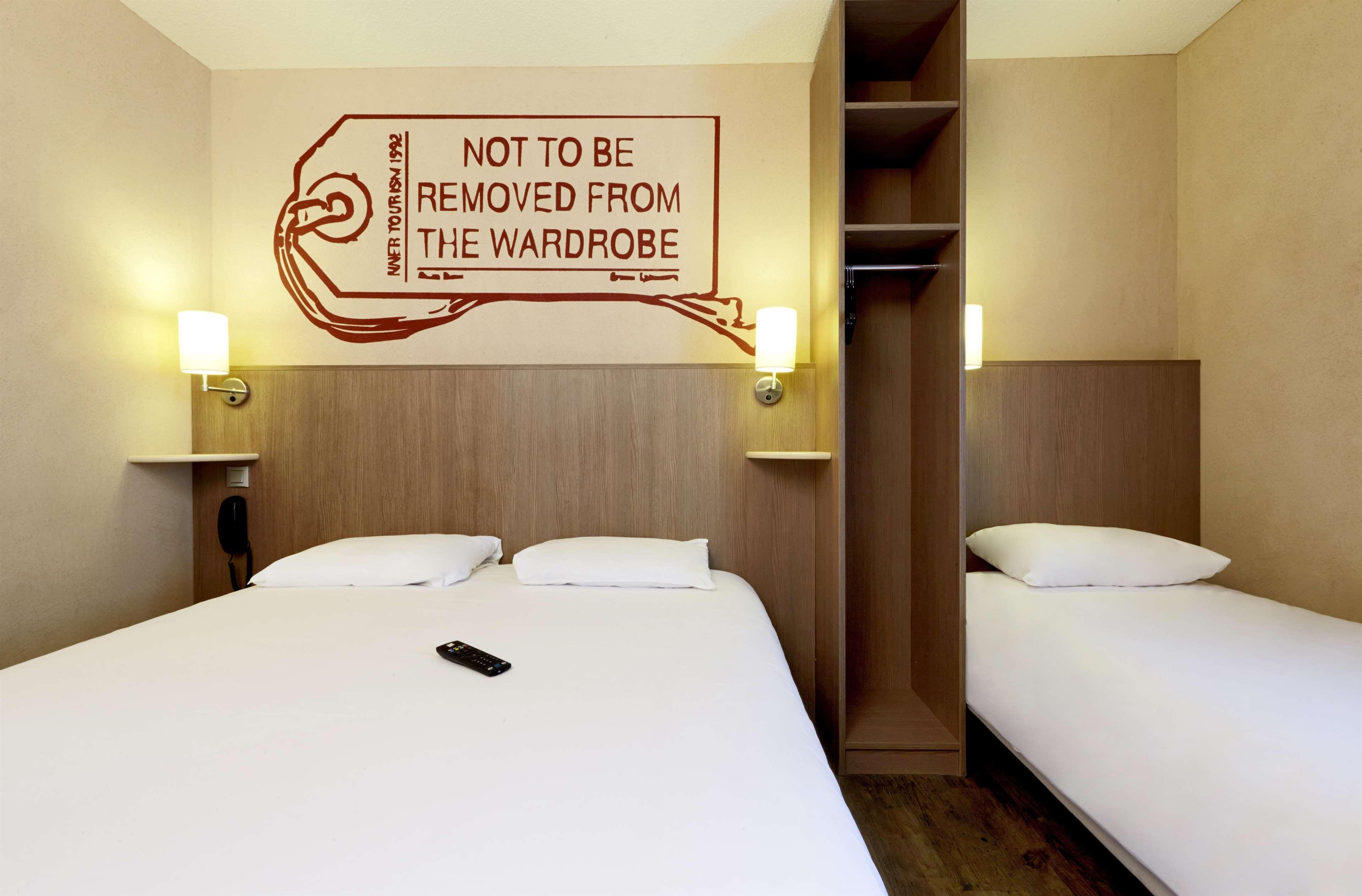 Brit Hotel Essentiel Шоле Экстерьер фото