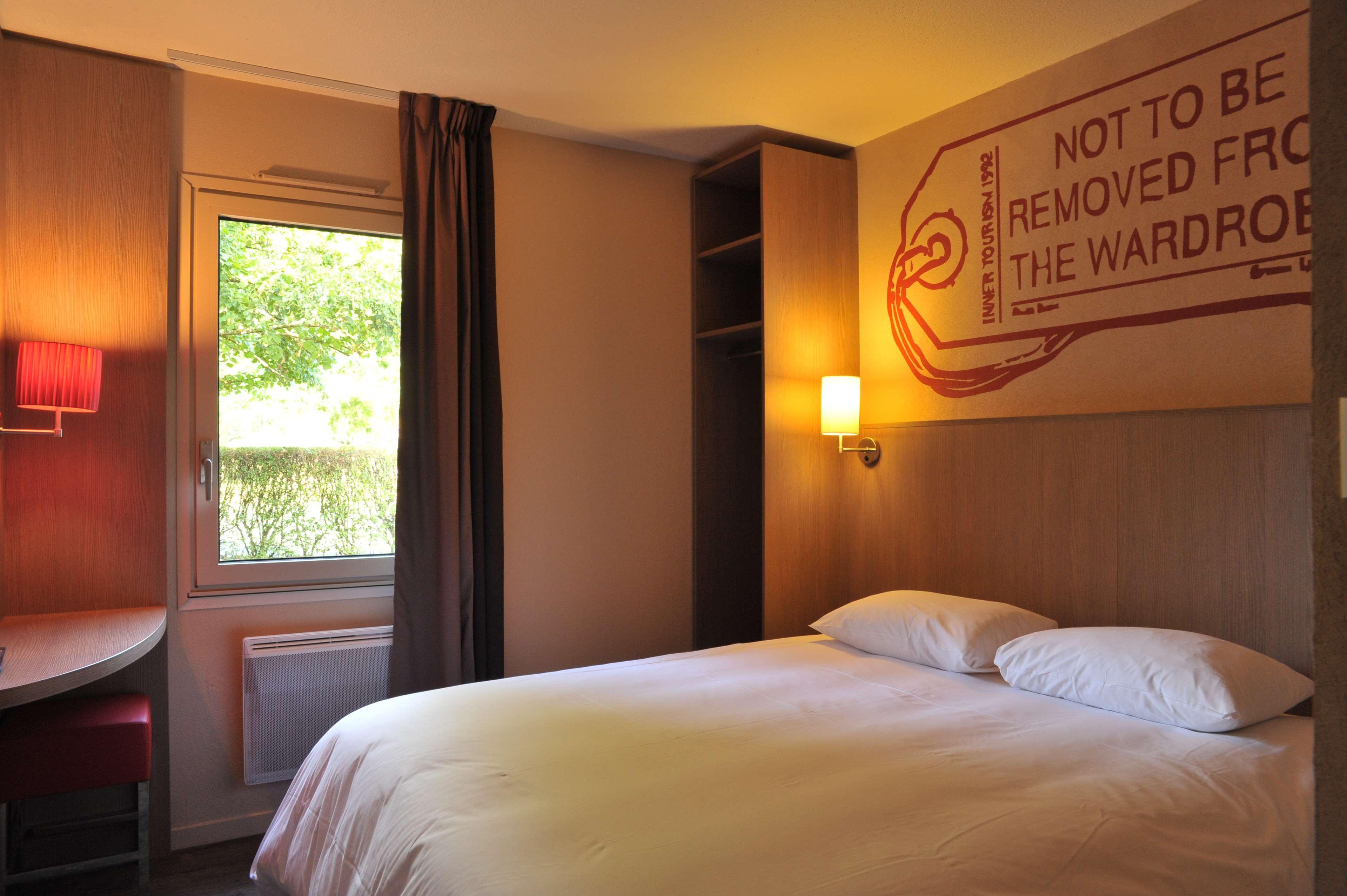 Brit Hotel Essentiel Шоле Экстерьер фото