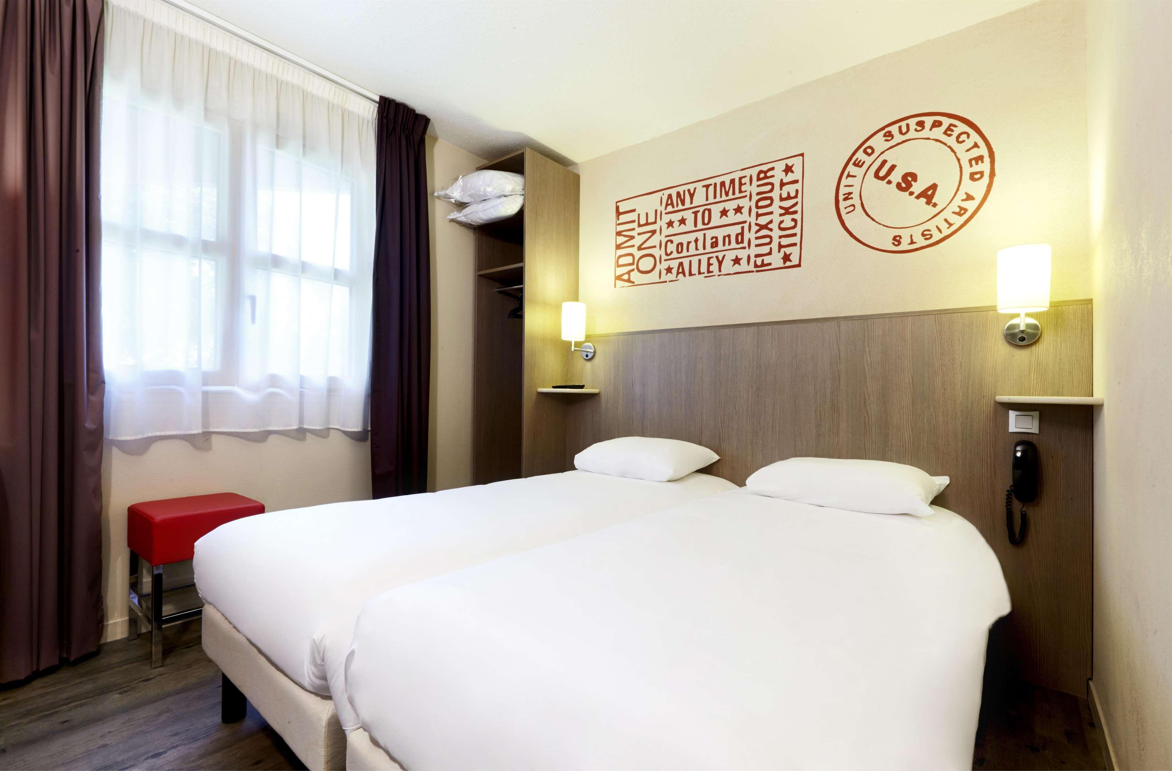Brit Hotel Essentiel Шоле Экстерьер фото