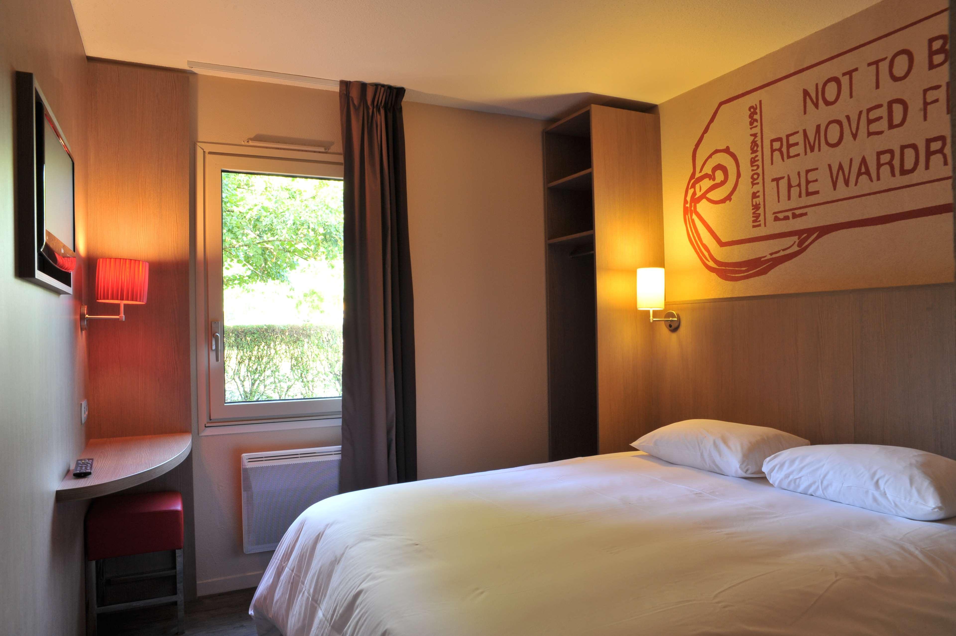 Brit Hotel Essentiel Шоле Экстерьер фото