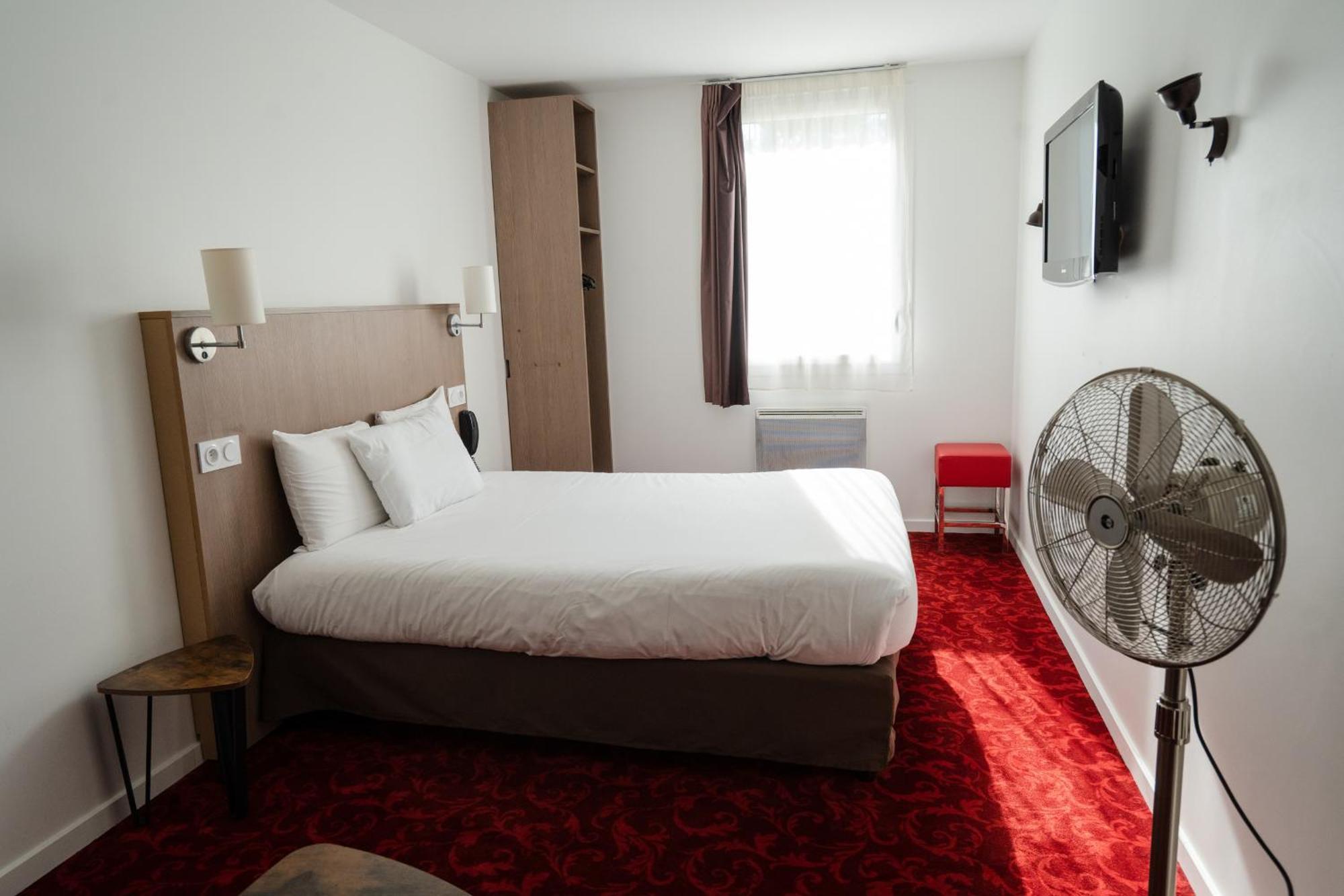 Brit Hotel Essentiel Шоле Экстерьер фото